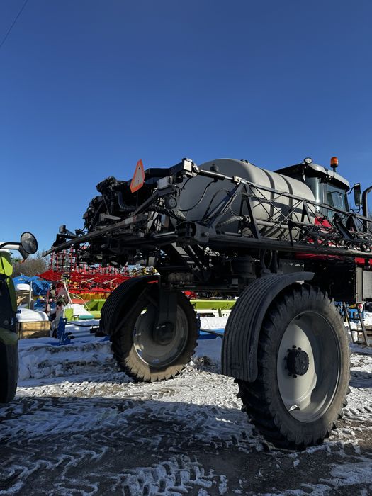 Обприскувач самохідний оприскувач Massey Ferguson 9335