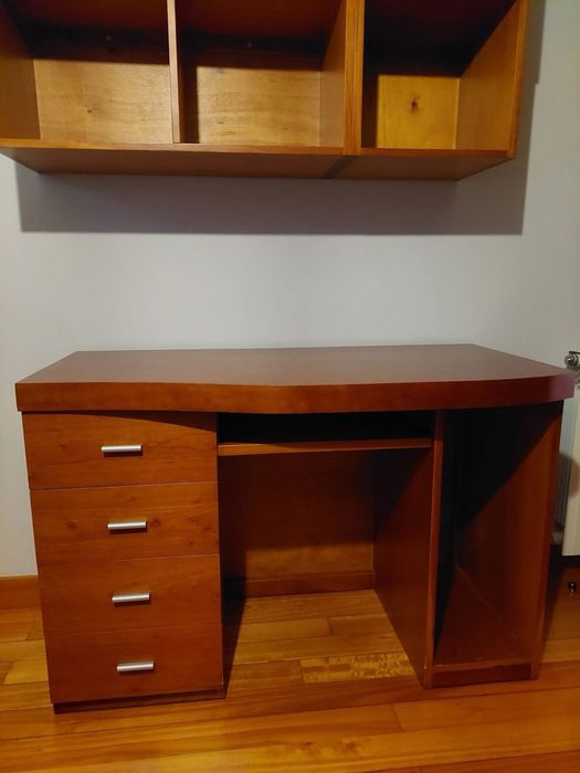 Conjunto Secretária + Estantes