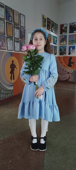 Сукня з вишивкою