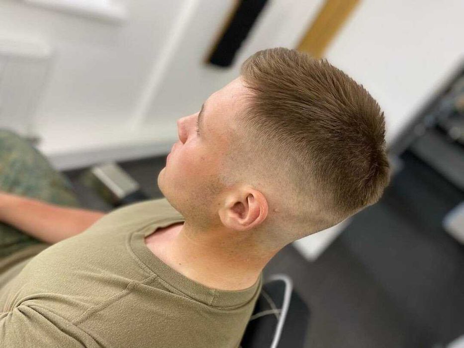 Барбер на виїзд . Стрижки на дому