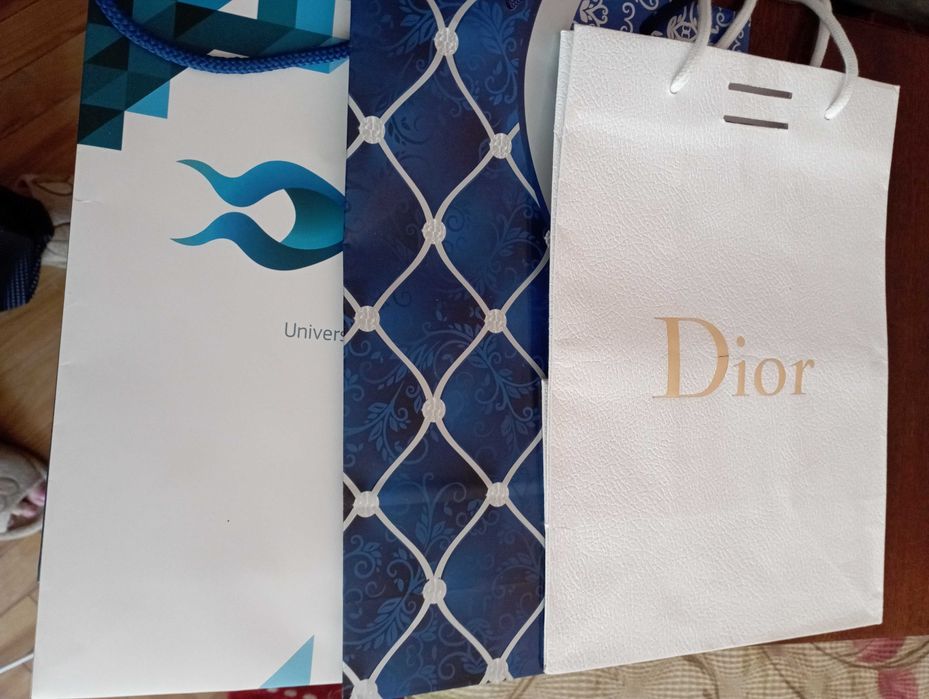 Подарункові пакети