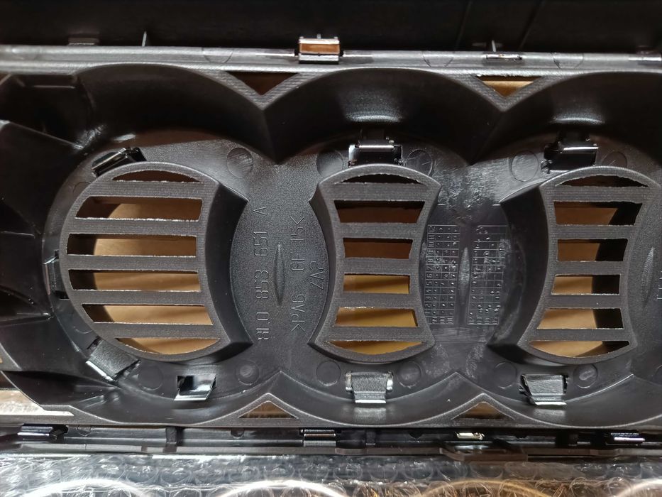 Grelha Audi A3 8L para-choques NOVA e ORIGINAL