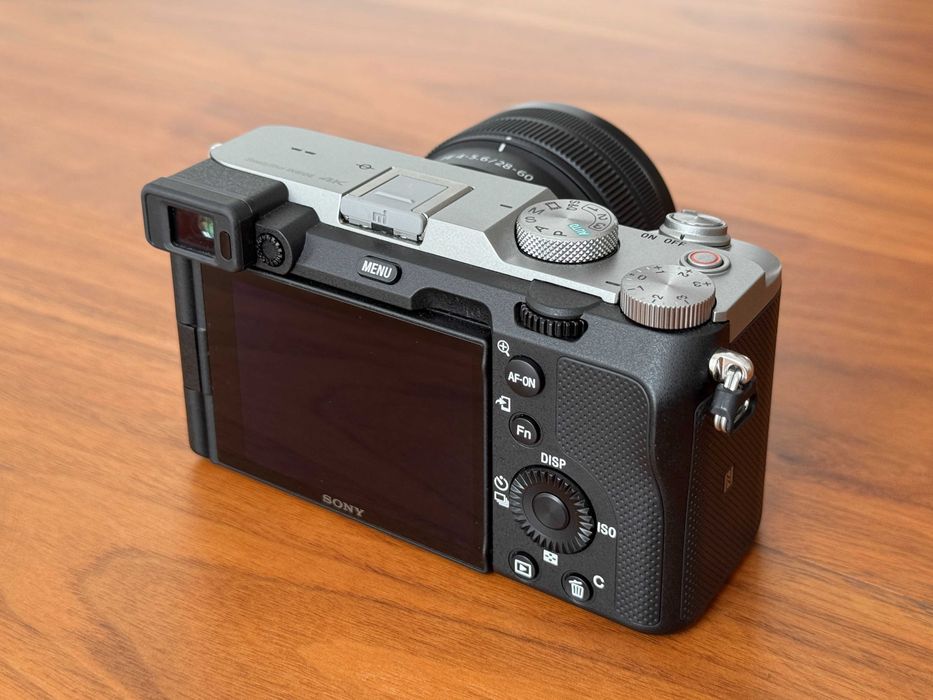 NOVA Câmara SONY Alpha a7C Silver + FE 28-60mm f/4-5.6