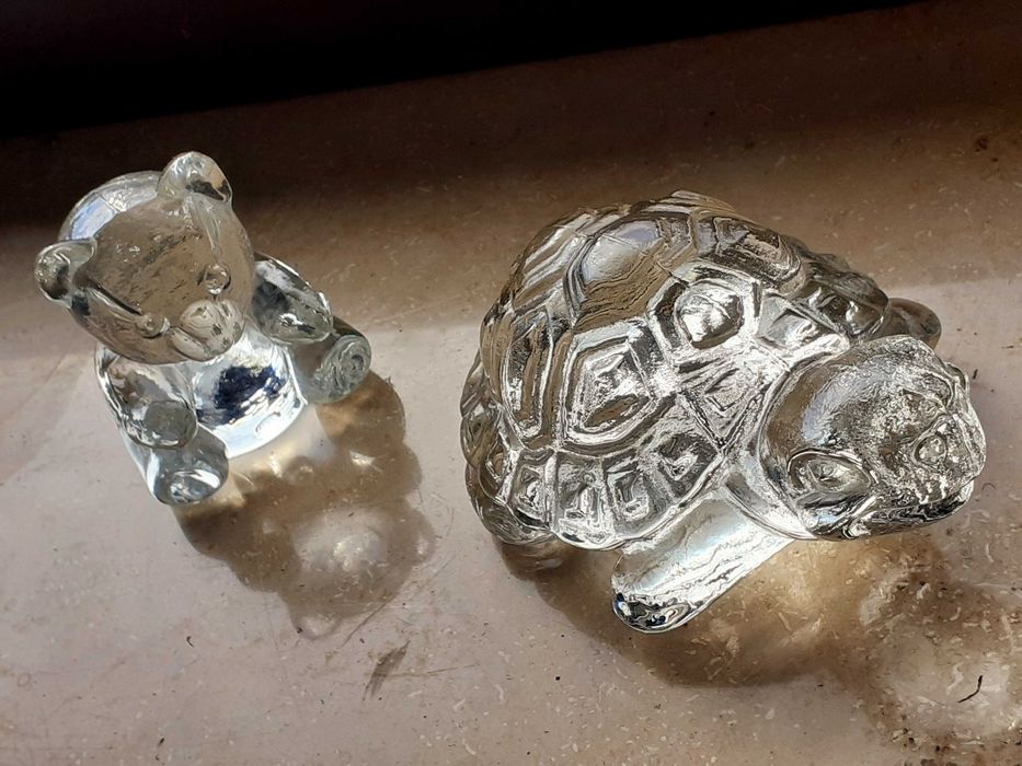 Szklana figurka żółw, przezroczyste prasowane szkło