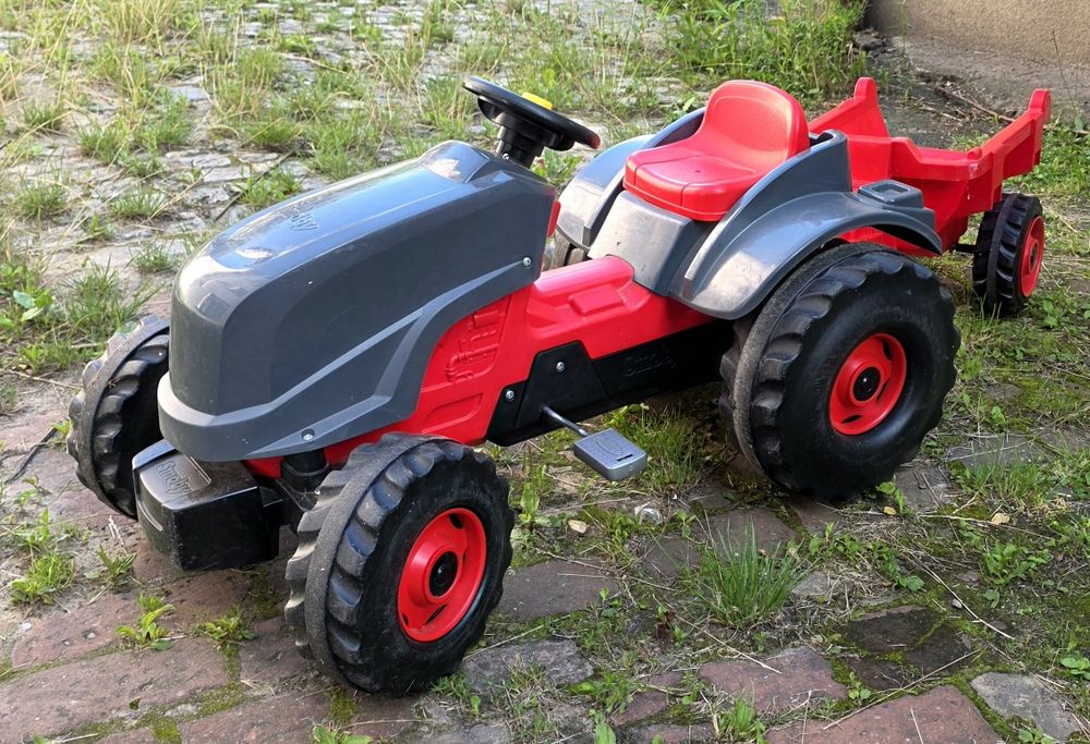Traktor na pedały z odczepianą przyczepą Smoby – czerwony, stan bdb