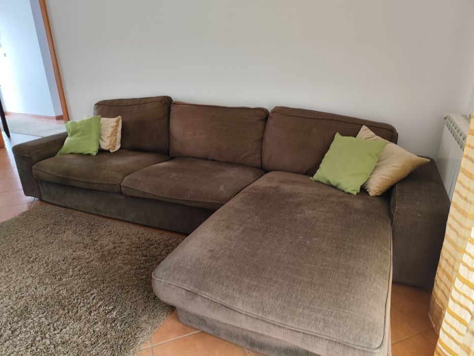 Sofá com chaise long