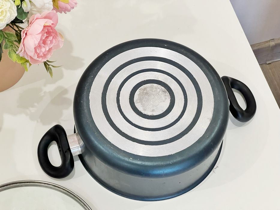 (Німеччина) Каструля з кришкою