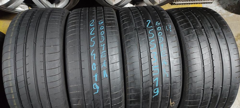 Pneus 225/40/19 e 255/35/19 semi novos
