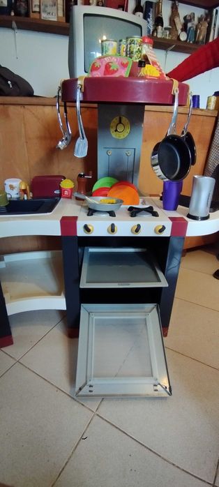 Cozinha de criança,  praticamente como nova