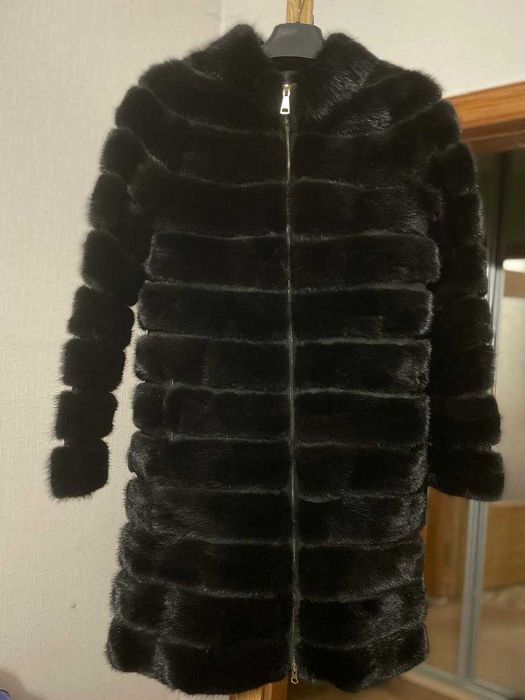 Продам жіночу шубу з натуральної чорної норки розмір S