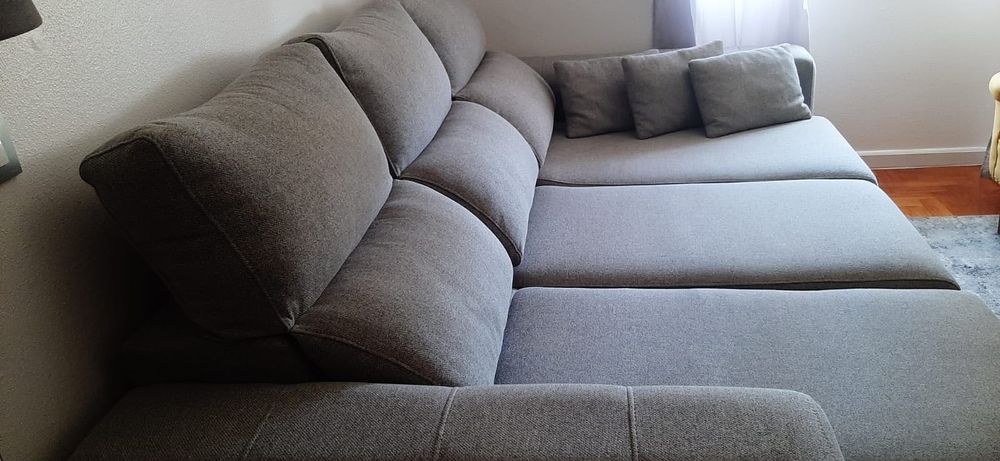 Sofá cinza com chaise longue