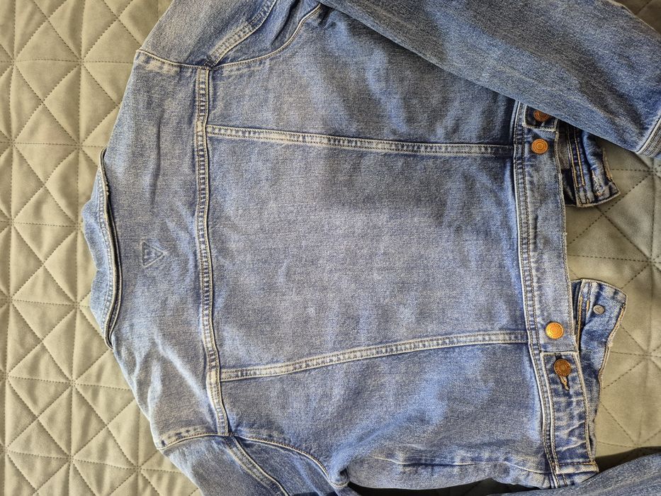Продам жіночий жакет Guess ,розмір м 36-38