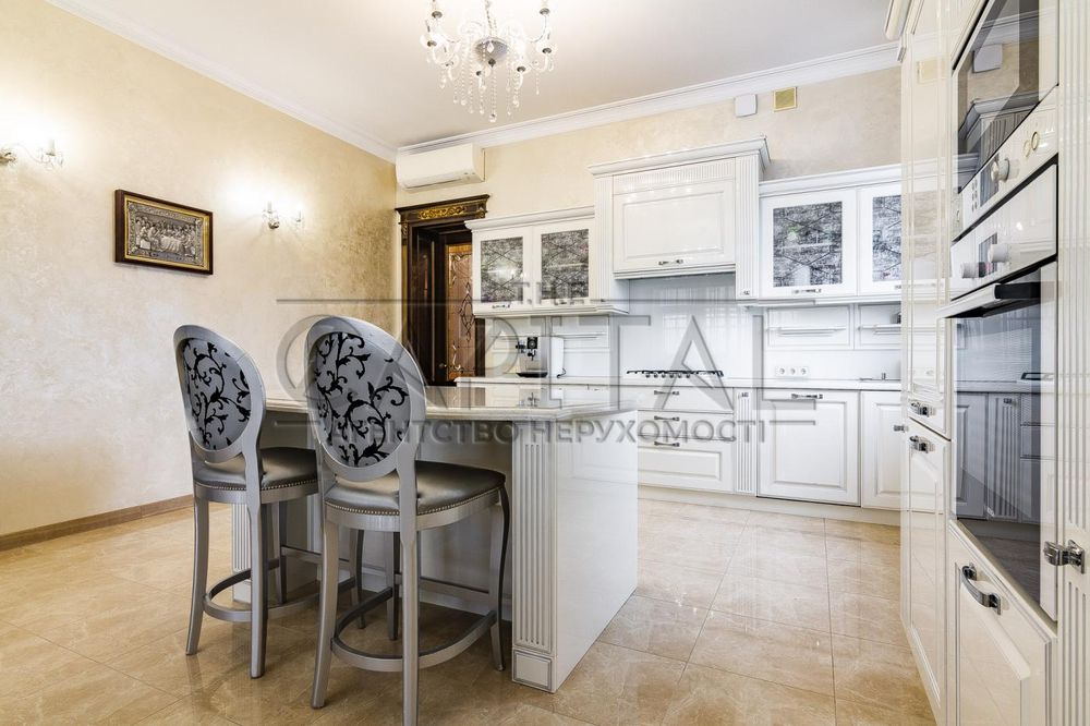 Продажа дома с бомбоубежищем, с. Хотов