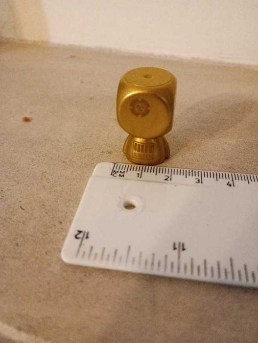 Star wars robo dourado