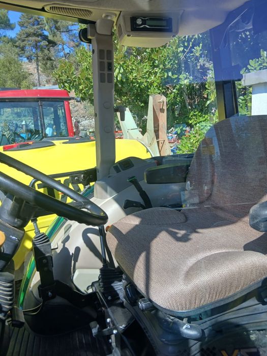 Trator John Deere 5075E