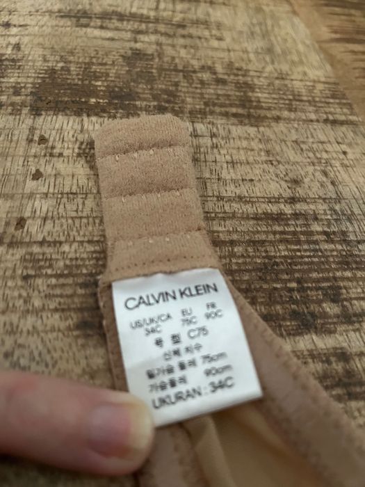 Calvin Klein Beżowy Stanik 75 C Bardotka Biustonosz