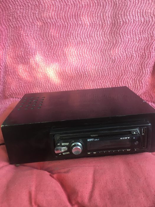 Автомагнитола-Сони.