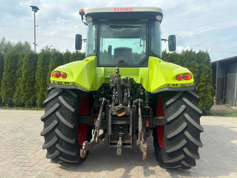 Claas Arion 510 z ładowaczem