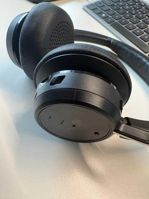 Earphones Poly Voyager Focus 2 UC