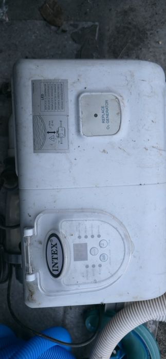 Ozonator i odkurzacz do basenu