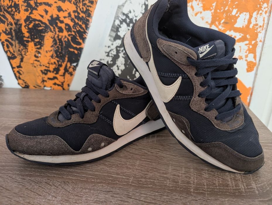 nike venture runner