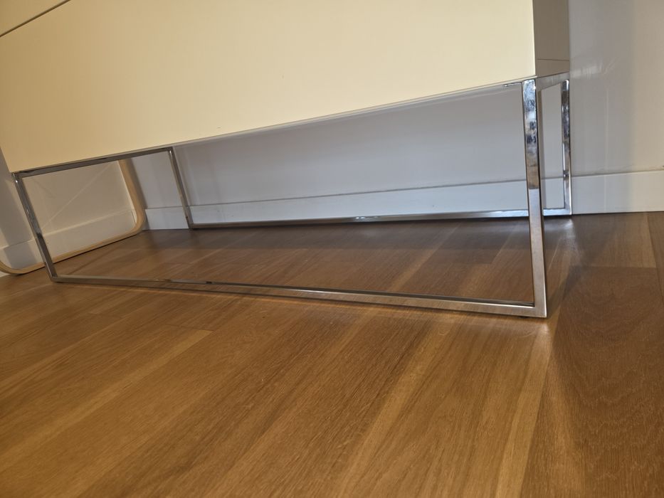 Cómoda de 2 gavetas com pés inox, lac. Mate beije