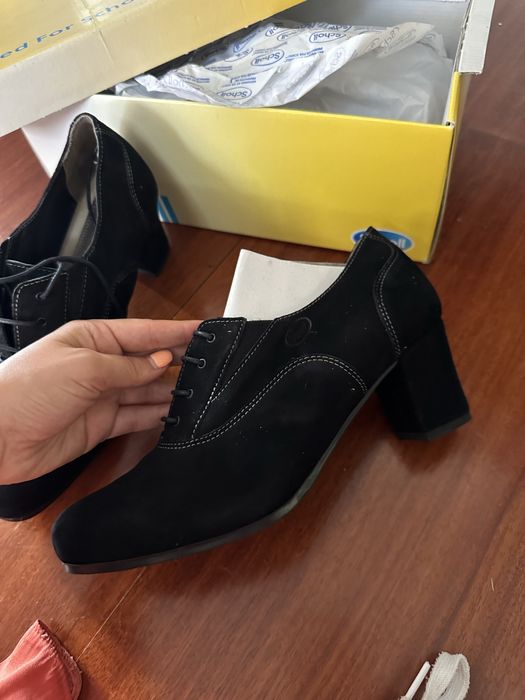 Botas com tacão pretas e cordões da Dr. Scholl's