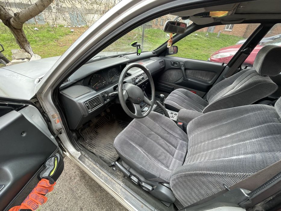 Mitsubishi Galant 6