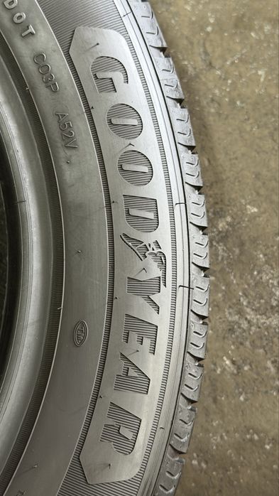 Pneus 215/60r17C Goodyear Efficient Grip Cargo com 80% de piso