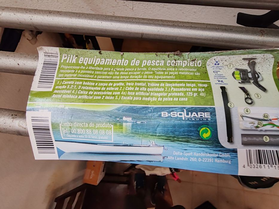 Canas de pesca com assessórios