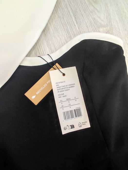 Czarny kombinezon elegancki prosta nogawka z białym dodatkiem S