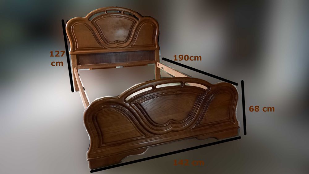 Mobilia de quarto de casal - madeira maciça