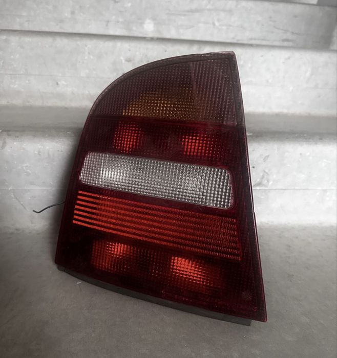Задній лівий фонар до Skoda, VW Vento