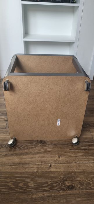 Stolik na kółkach / szafka nocna ikea tingby