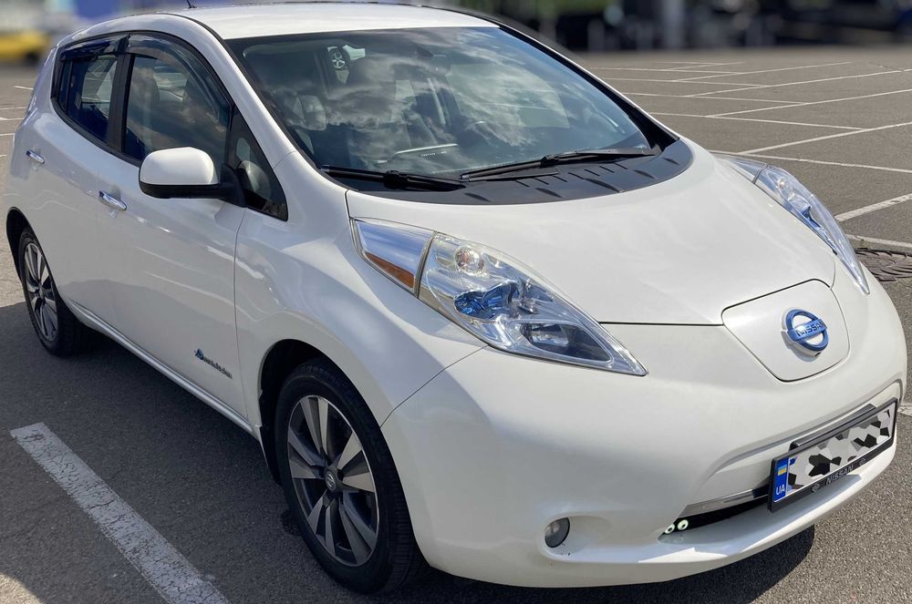Nissan Leaf 2015 SL - не биток!