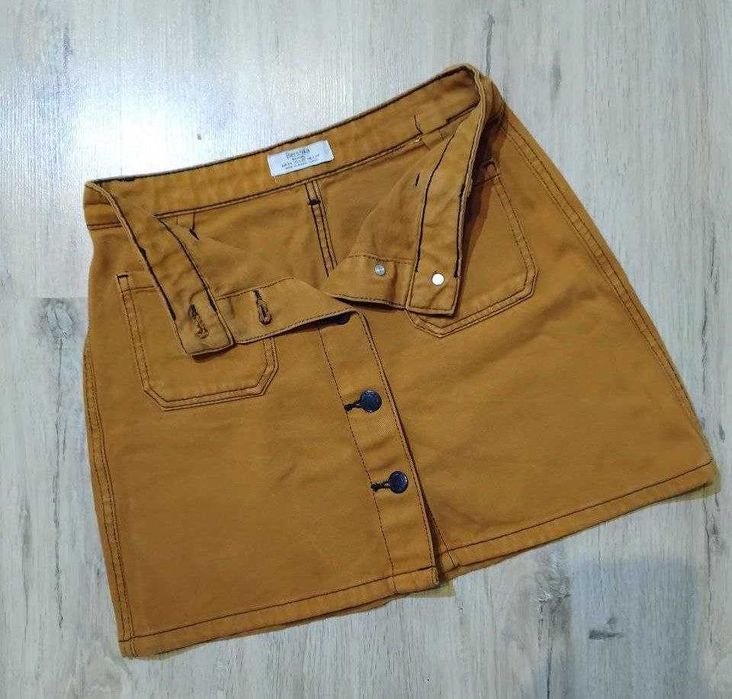 Продам спідницю жіночу Bershka