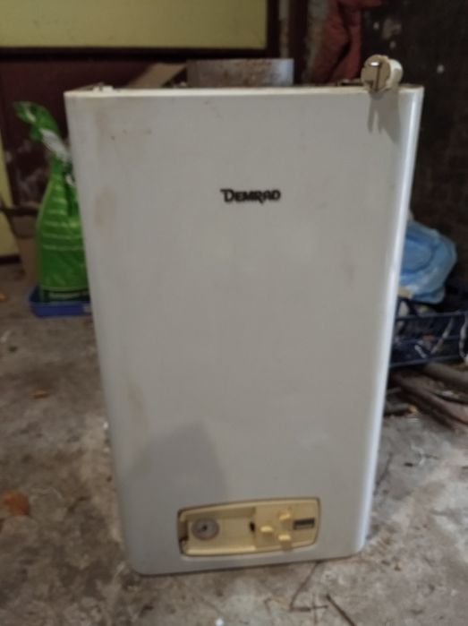 Двухконтурный газовый котел DEMRAD BK 0224CE Обслужен и настроен.