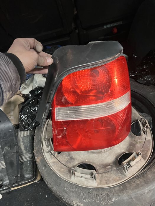 Задні стопи Volswagen Touran 2006 р