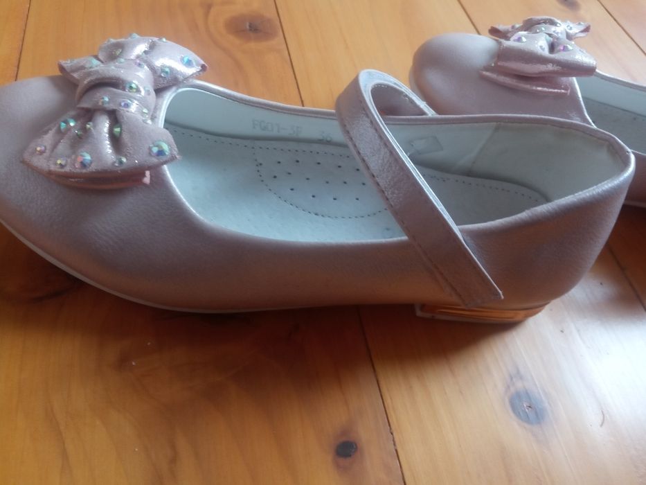 Продам туфлі для дівчинки