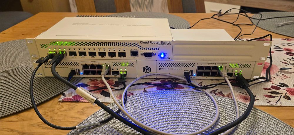 2x Switch L3 MikroTik CRS310-8G+2S+IN – 8× 2.5GbE + 2× SFP+ 10G