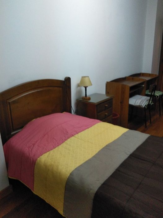 Aluga-se quarto em São Mamede de Infesta.