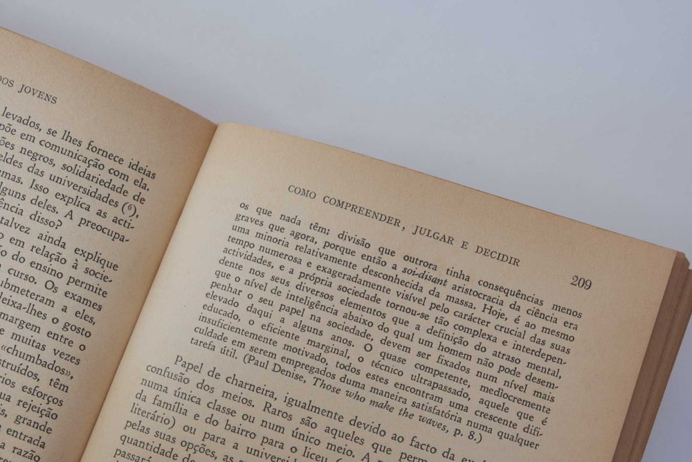 A Revolta dos Jovens "Les Revoltes des Jeunes" - J. Joussellin