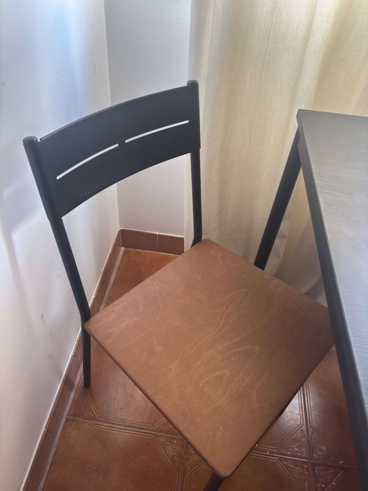 Mesa de Jantar + 4 Cadeiras