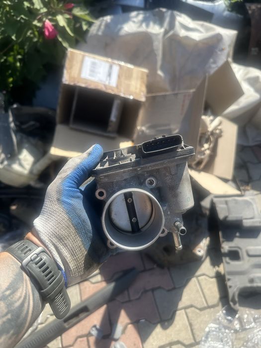 Дросельна заслонка toyota prius lll 1.8 22030-37060