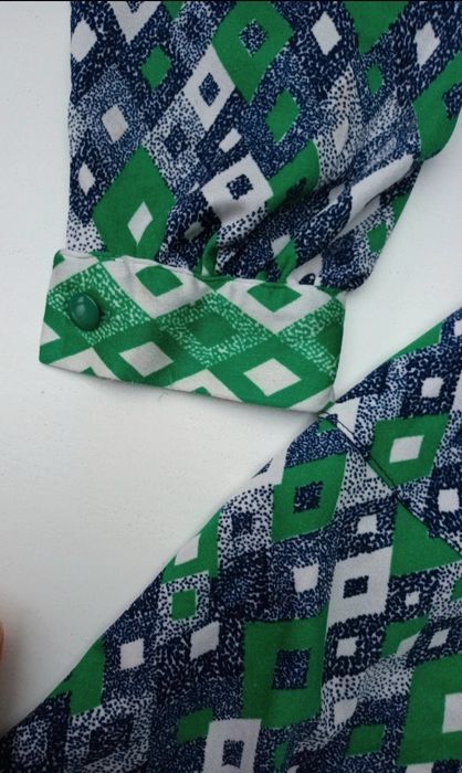 Vestido padrão geométrico com laço