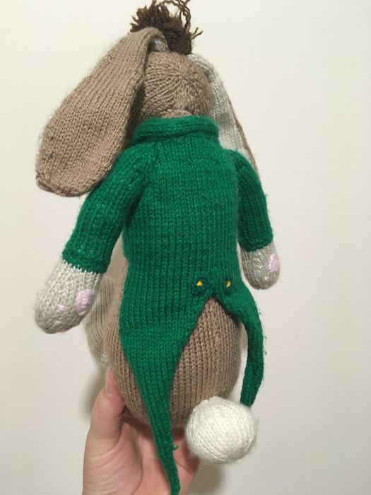 Вязанная игрушка. Заяц.