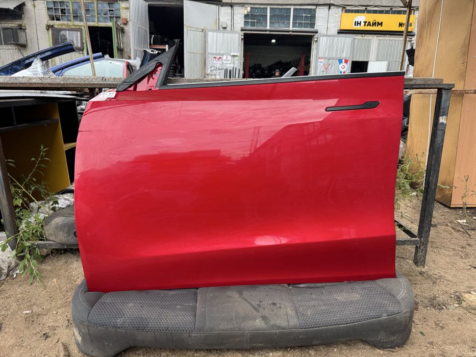 Tesla Model Y 2024 передняя левая дверь оригинал разборка