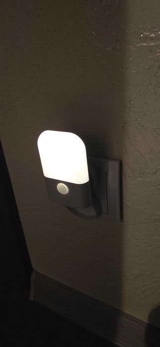 Lampka nocna światło z czujnikiem ruchu do kontaktu
