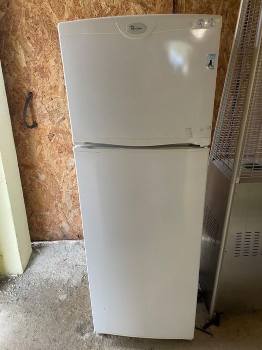 Frigorífico com arca congeladora