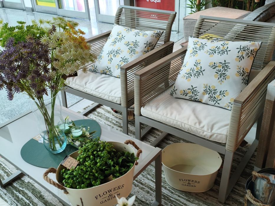 Conjunto de 2 cadeiras de jardim + mesa de apoio